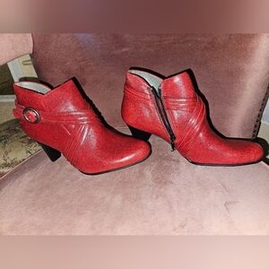 Born Crown Biddy Red Crimson Veg sz 8.5